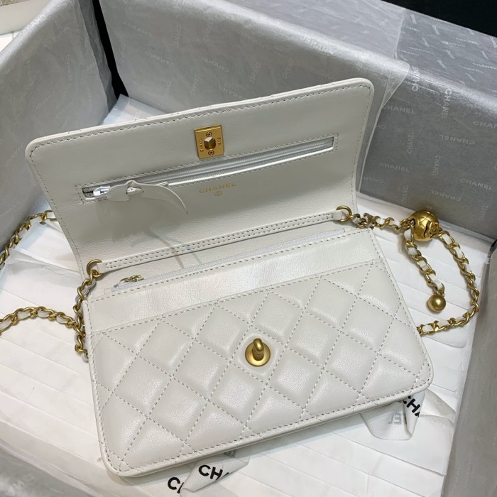 Handbag   Chanel 81133  size  19 cm