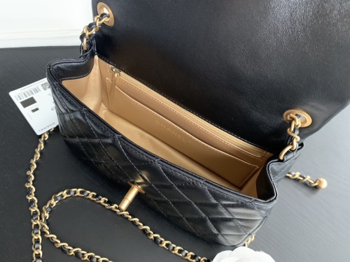  Handbag  Chanel  size  20 cm