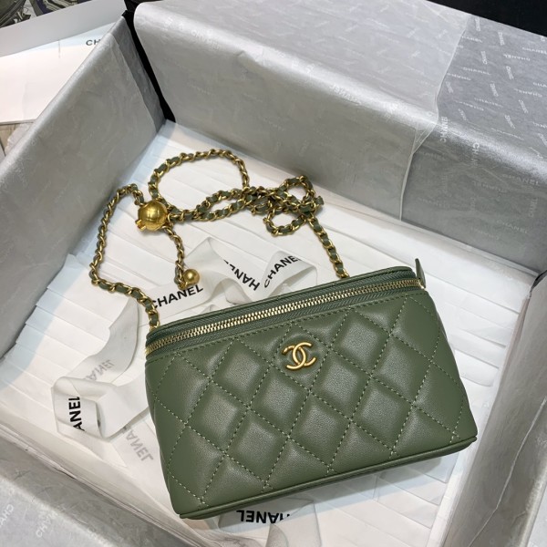  Handbag  Chanel  81138  size 16 9.5 8 cm