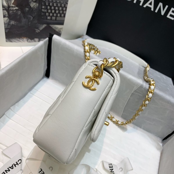  Handbag  Chanel AS2733  size  17 12.5 5 cm