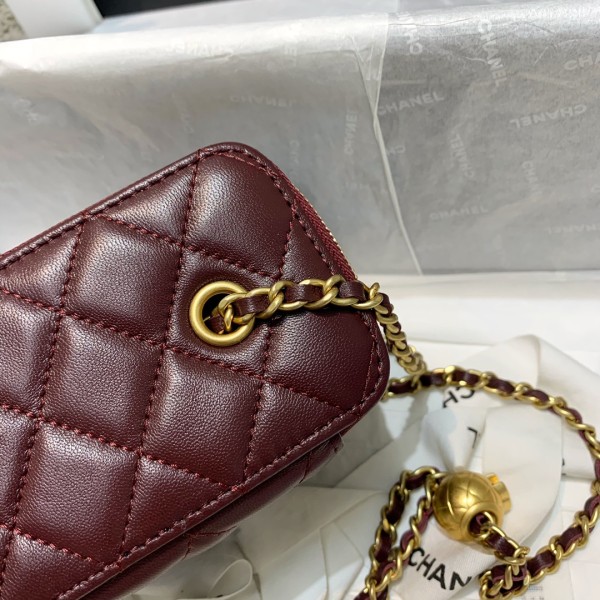  Handbag  Chanel  81138  size 16 9.5 8 cm