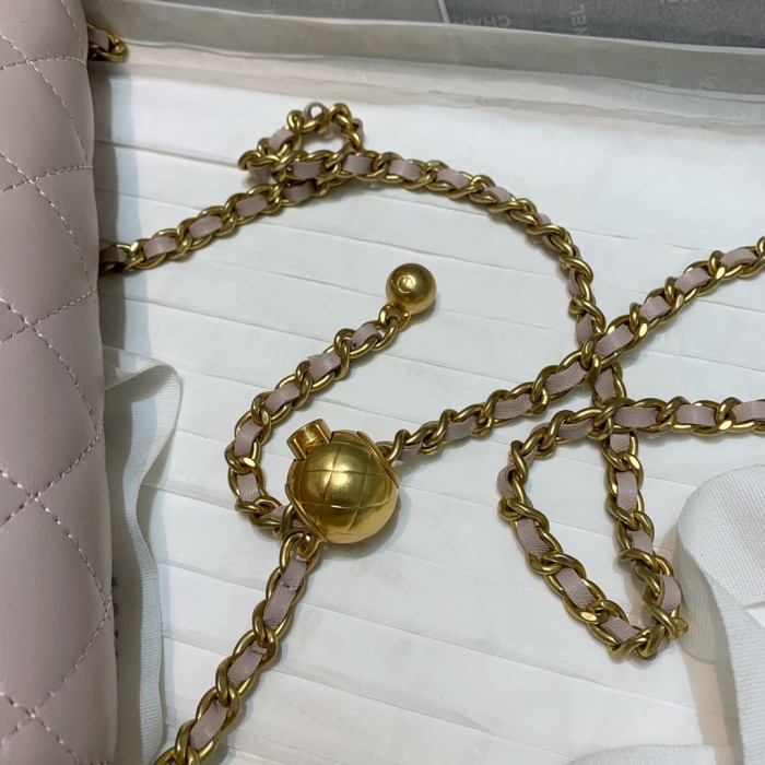 Handbag  Chanel 81133 size  19 cm