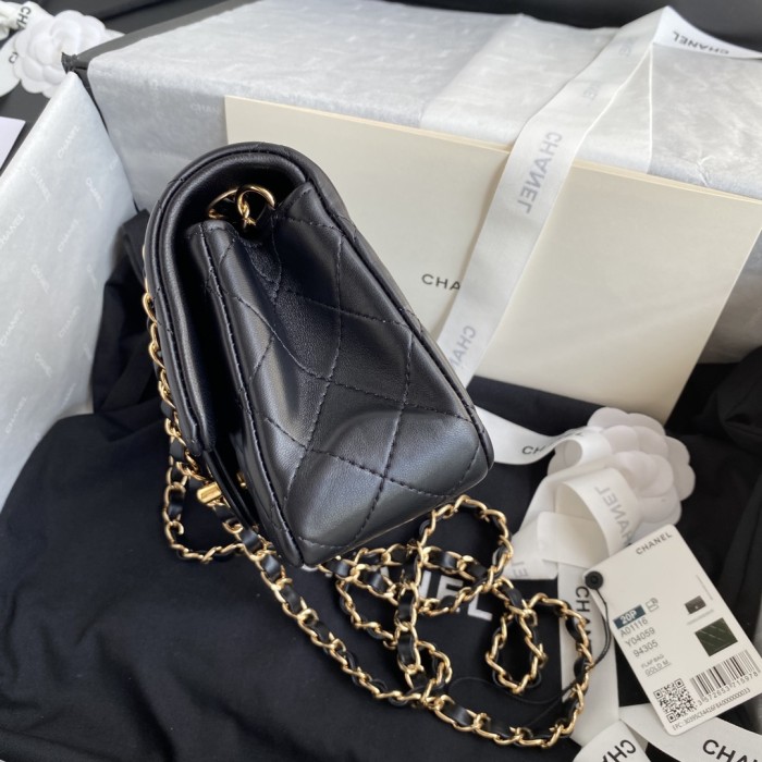 Handbag  Chanel  size  20 cm