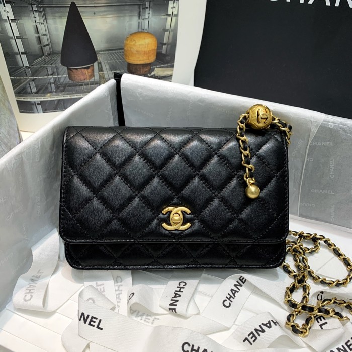 Handbag   Chanel  81133  size 19 cm