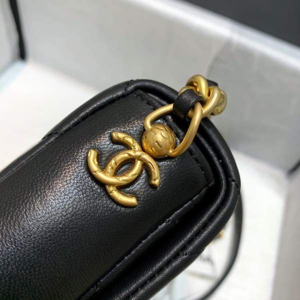  Handbag  Chanel  AS2733  size  17 12.5 5 cm