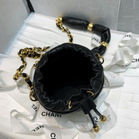  Handbag  Chanel 82330 size  10 9 9 cm