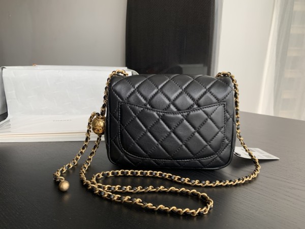  Handbag Chanel  size 17 cm