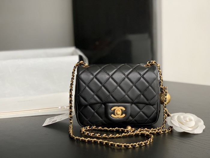  Handbag Chanel  size 17 cm