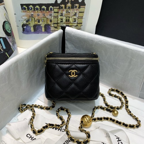  Handbag  Chanel  81136  size  10.5 8.5 7 cm