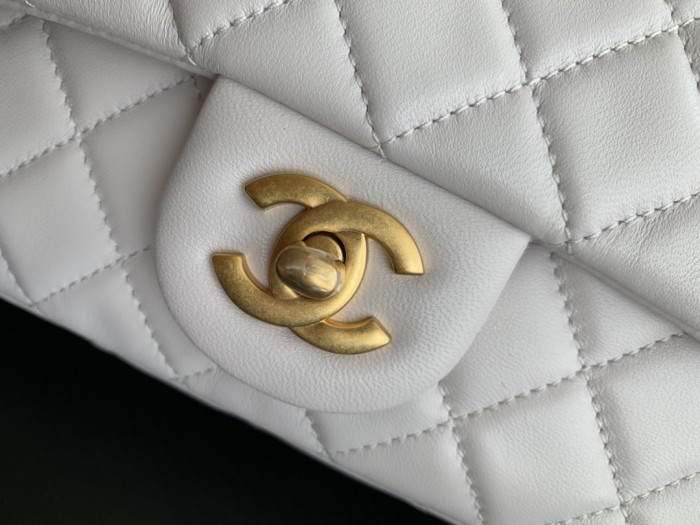  Handbag  Chanel  size  20 cm