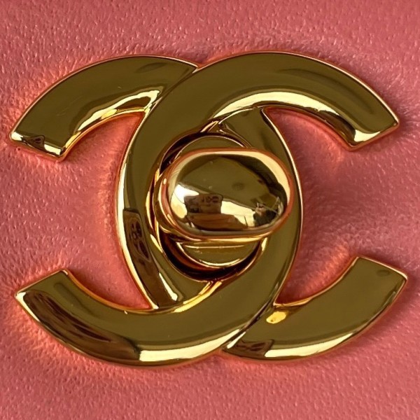 Handbag  Chanel  size 17 cm