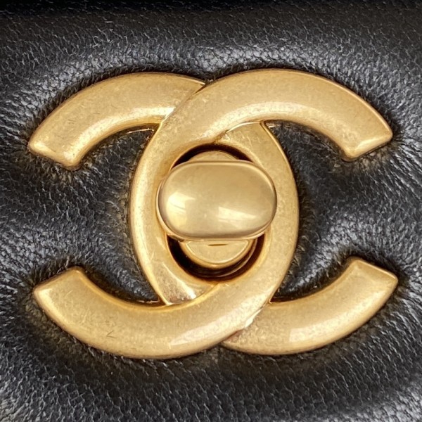  Handbag  Chanel AS2431 size 20x12x6 cm
