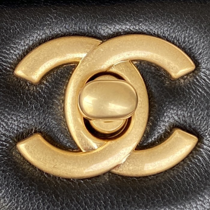  Handbag  Chanel AS2431 size 20x12x6 cm