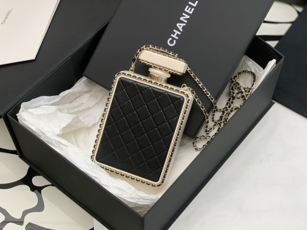  Handbag  Chanel  sizez 16*9*3.5* cm 