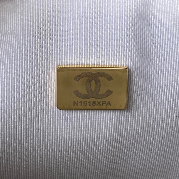  Handbag  Chanel AS3383  size  13-19-6.5 cm