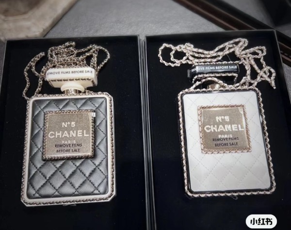Handbag Chanel  size  16*9*3.5* cm