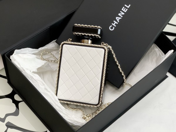  Handbag  Chanel  size 16*9*3.5* cm