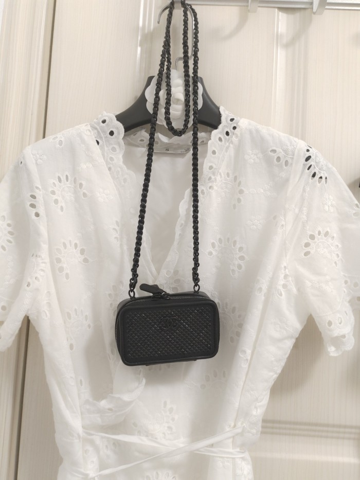  Handbag   Chanel  size 10*7*4.5  cm