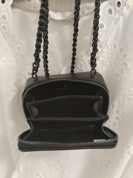  Handbag   Chanel  size 10*7*4.5  cm