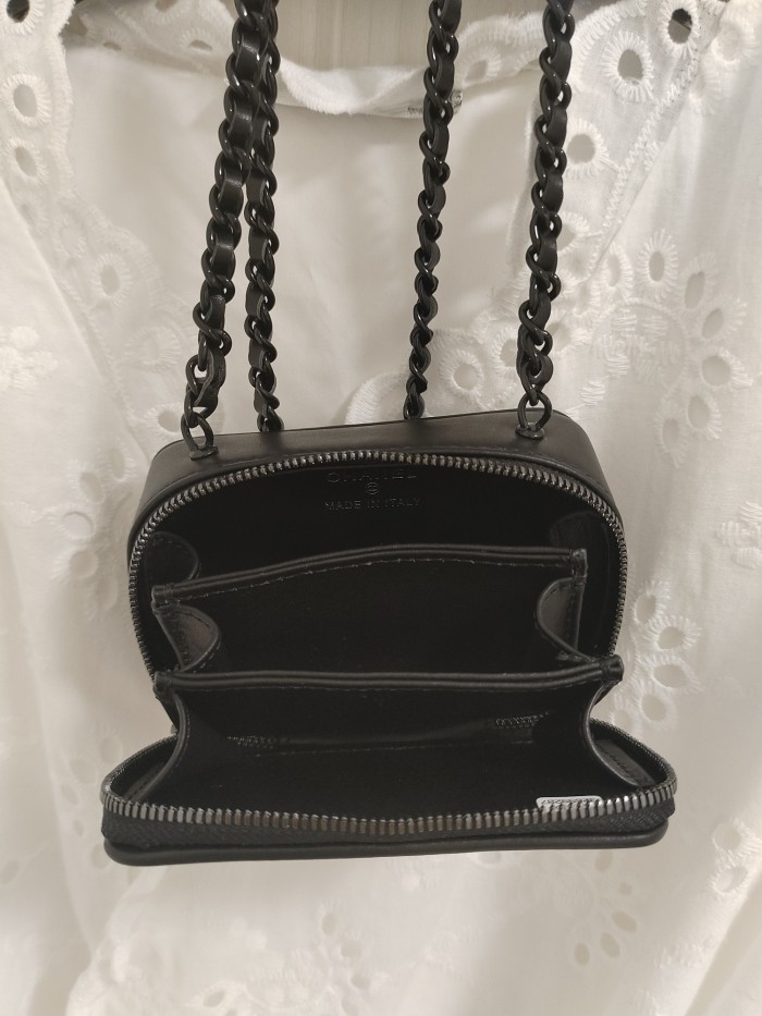  Handbag   Chanel  size 10*7*4.5  cm