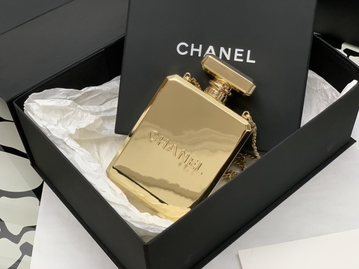 Handbag  Chanel  size 16*9*3.5* cm
