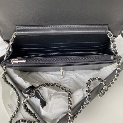  Handbag   Chanel AP2853  size 19.2*12.3*3.5 cm.