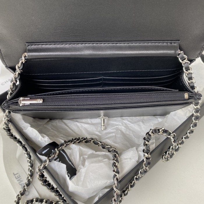  Handbag   Chanel AP2853  size 19.2*12.3*3.5 cm.