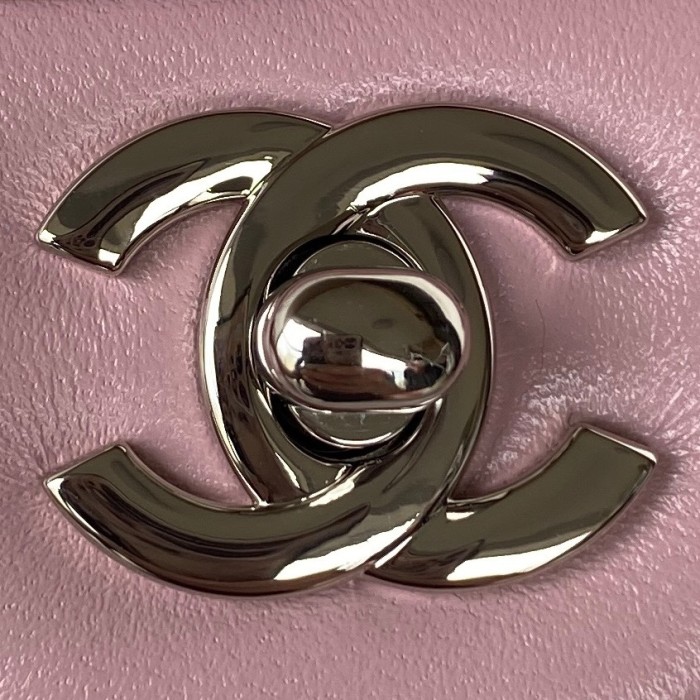  Handbag  Chanel  size  20 cm