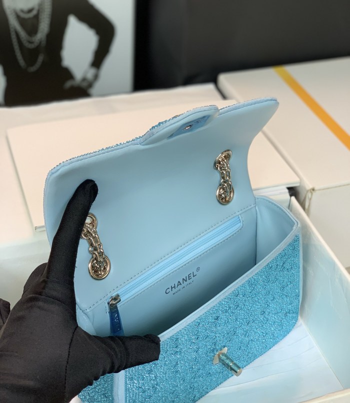 Handbag  Chanel  size  15.5x20x6 cm