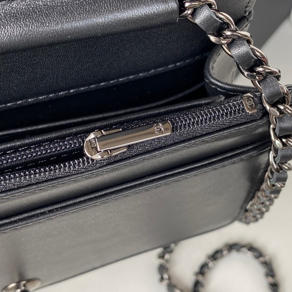  Handbag   Chanel  AP2853  size  19.2*12.3*3.5 cm.