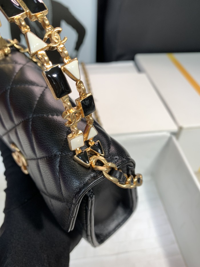  Handbag  Chanel  size  11.5*14.5*5.5 cm