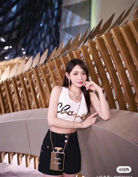 Handbag Chanel  size  16*9*3.5* cm