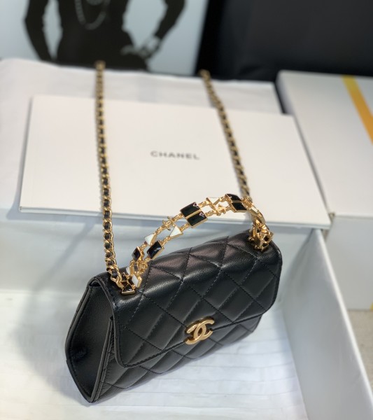  Handbag  Chanel  size  11.5*14.5*5.5 cm