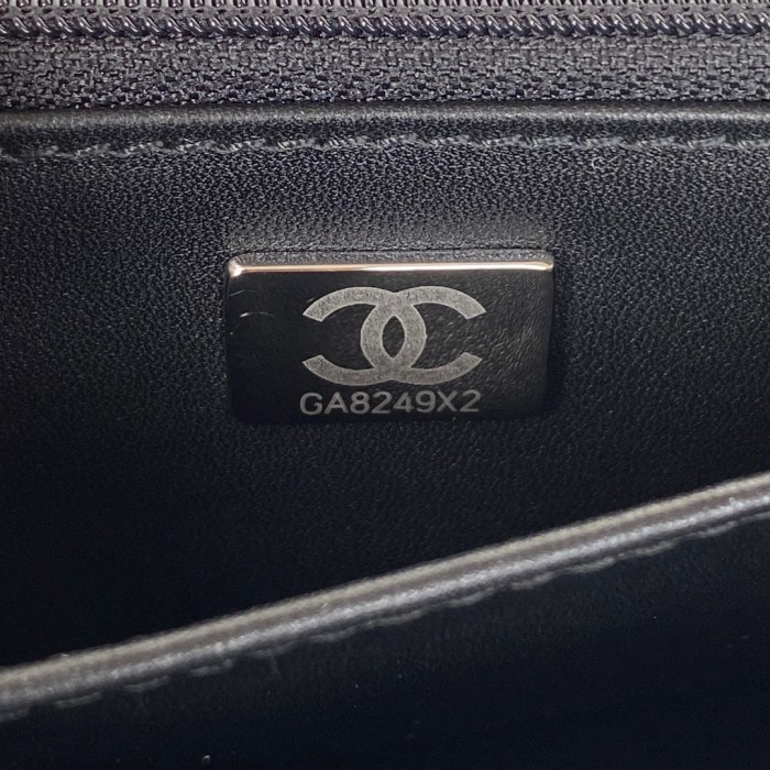  Handbag   Chanel  AP2853  size  19.2*12.3*3.5 cm.