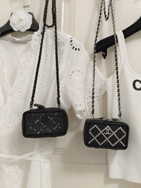  Handbag Chanel  size 10*7*4.5  cm