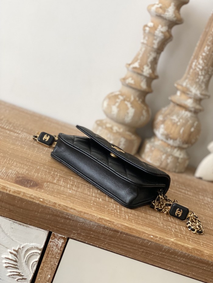  Handbag  Chanel 81216  size  15.2 9.5   3.5 cm