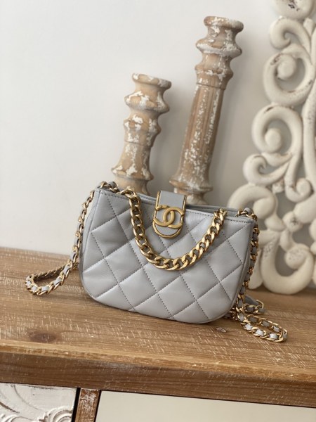  Handbag  Chanel 3475 size 12.5*19*6.5 *cm