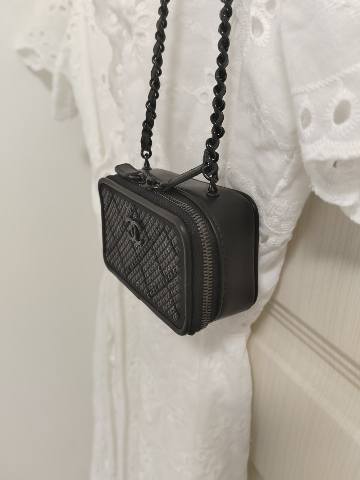  Handbag   Chanel  size 10*7*4.5  cm