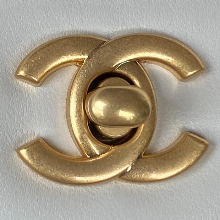 Handbag  Chanel  AS2431 size 20x12x6  cm