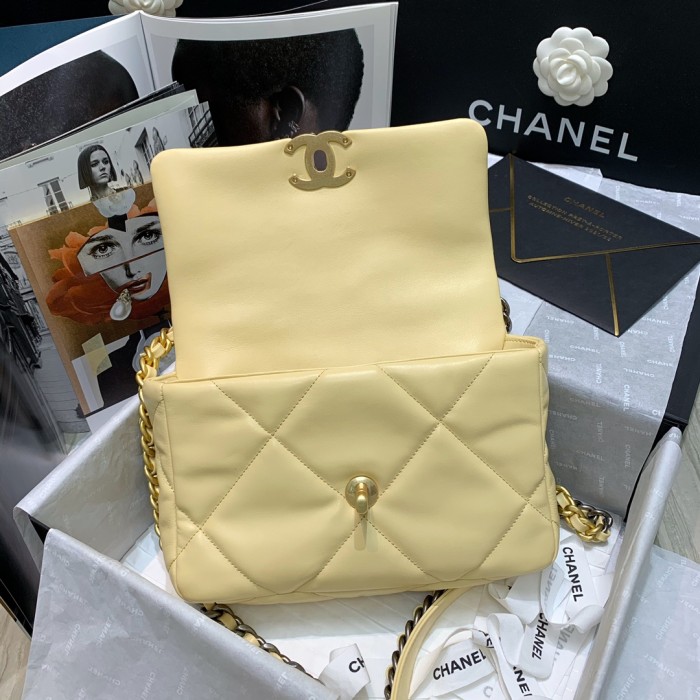  Handbag  Chanel  AS1160  size  16 26 9 cm