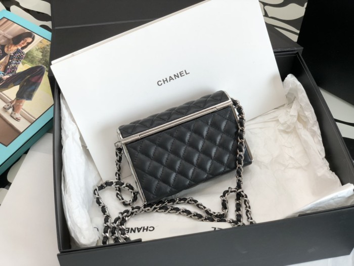 Handbag Chanel  size  9*13*4* cm
