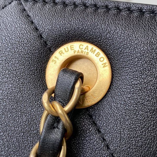  Handbag  Chanel AS2750 size  21X23X11 cm