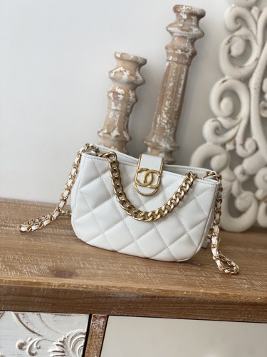  Handbag Chanel 3475  size 12.5*19*6.5* cm