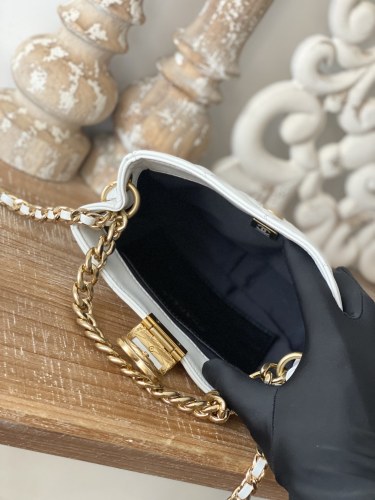  Handbag Chanel 3475  size 12.5*19*6.5* cm