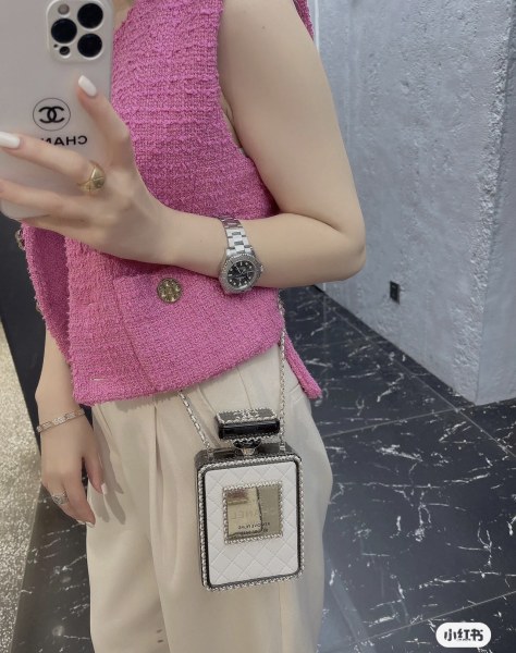 Handbag Chanel  size  16*9*3.5* cm