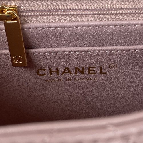  Handbag  Chanel  size  17 cm