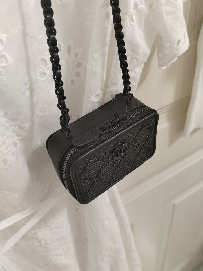  Handbag   Chanel  size 10*7*4.5  cm