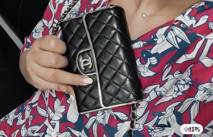 Handbag  Chanel  size 9*13*4 *cm