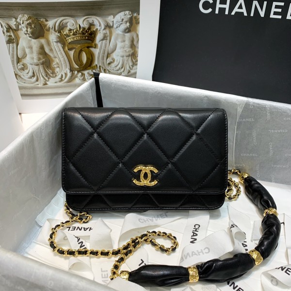  Handbag  Chanel 82236  size 19 cm
