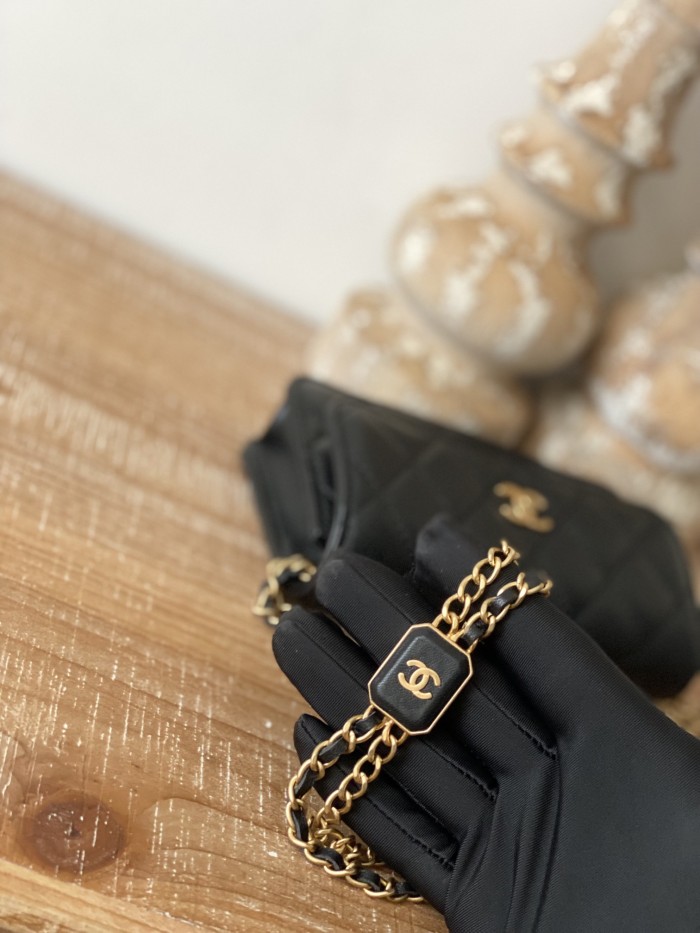  Handbag  Chanel 81216  size  15.2 9.5   3.5 cm